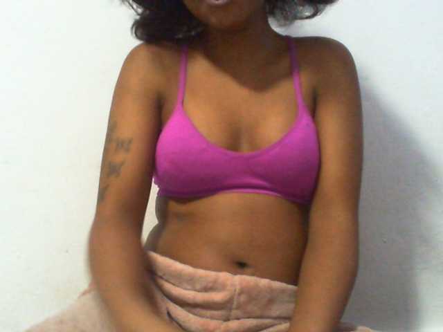 Njara12 live cam on BongaCams