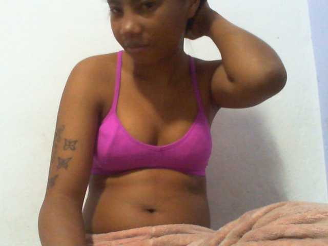 Njara12 live cam on BongaCams
