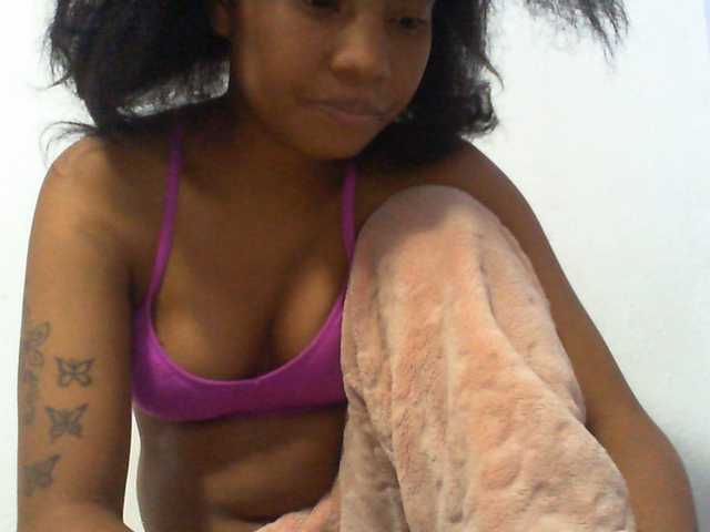 Njara12 live cam on BongaCams