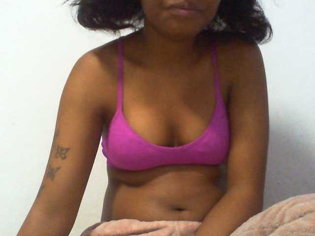 Njara12 live cam on BongaCams
