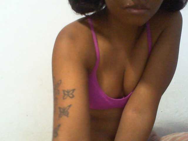 Njara12 live cam on BongaCams