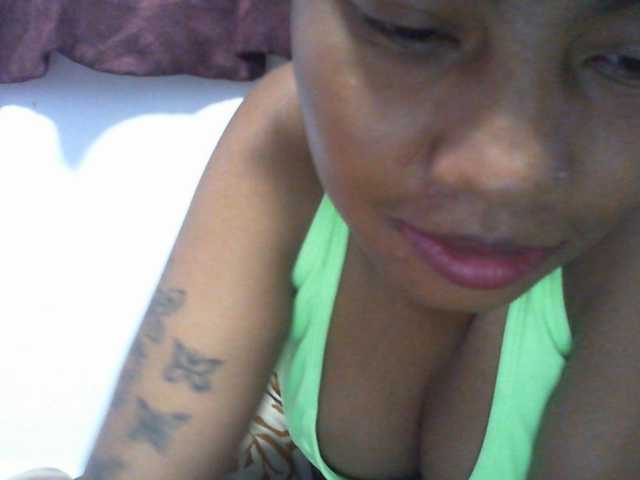 Njara12 live cam on BongaCams