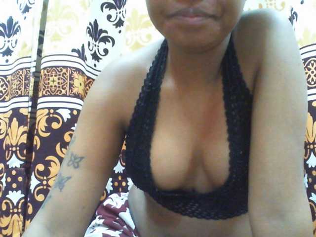 Maylis55 live cam preview