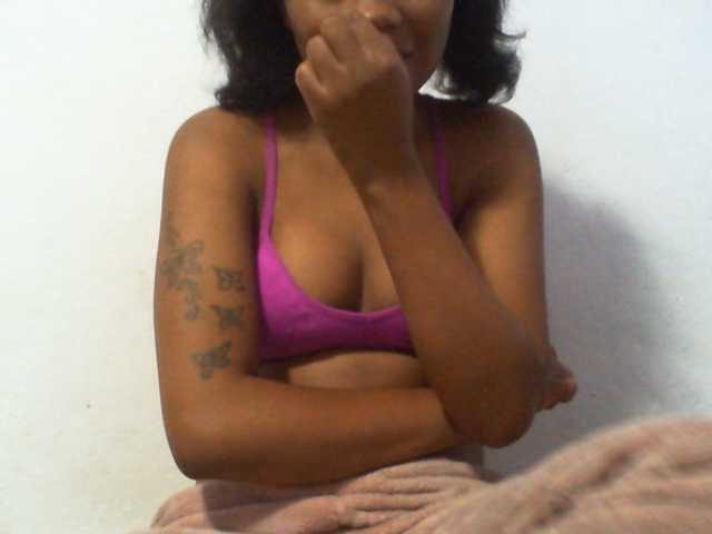 Njara12 live cam on BongaCams