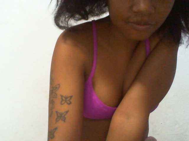 Njara12 live cam on BongaCams
