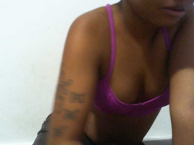 Njara12 live cam on BongaCams