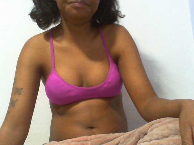 Njara12 live cam on BongaCams