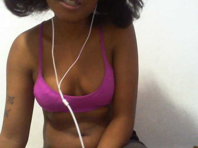 Njara12 live cam on BongaCams