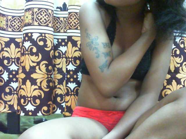 Njara12 live cam on BongaCams