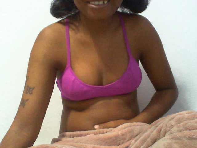 Njara12 live cam on BongaCams