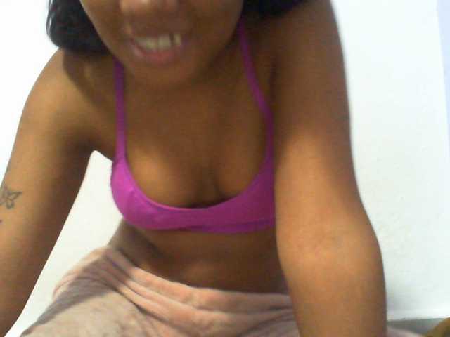 Njara12 live cam on BongaCams