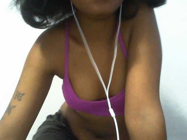 Njara12 live cam on BongaCams