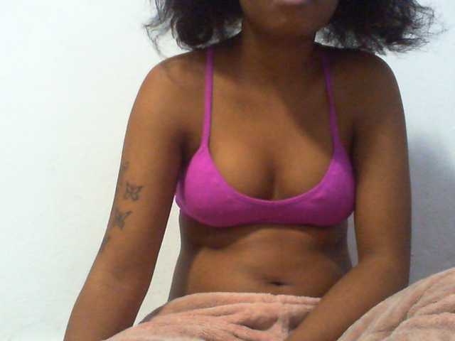 Njara12 live cam on BongaCams