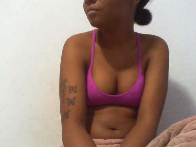 Njara12 live cam on BongaCams
