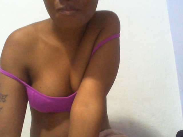 Njara12 live cam on BongaCams