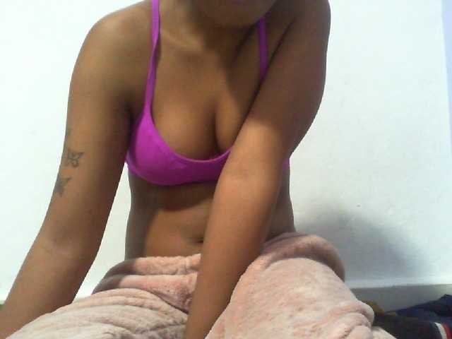 Njara12 live cam on BongaCams
