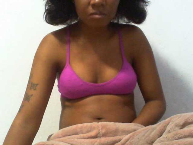 Njara12 live cam on BongaCams