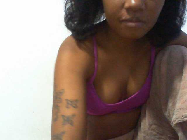 Njara12 live cam on BongaCams