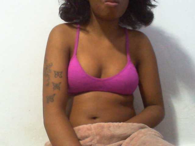 Njara12 live cam on BongaCams