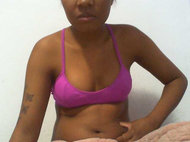 Njara12 live cam on BongaCams