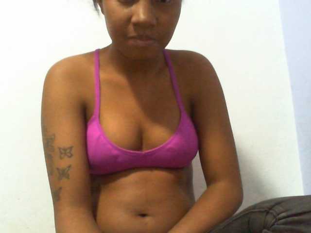 Njara12 live cam on BongaCams