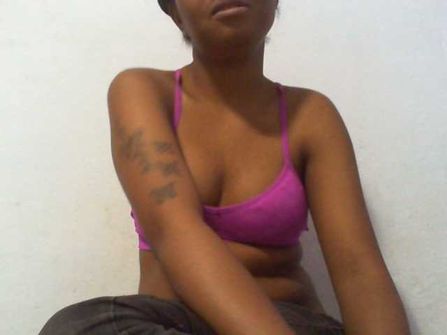 Njara12 live cam on BongaCams