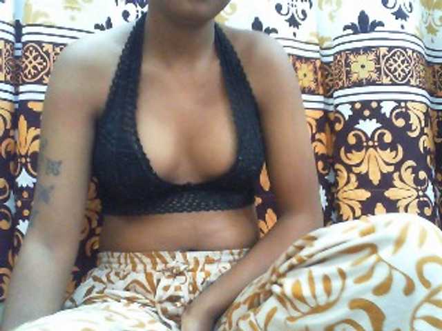 Njara12 live cam on BongaCams
