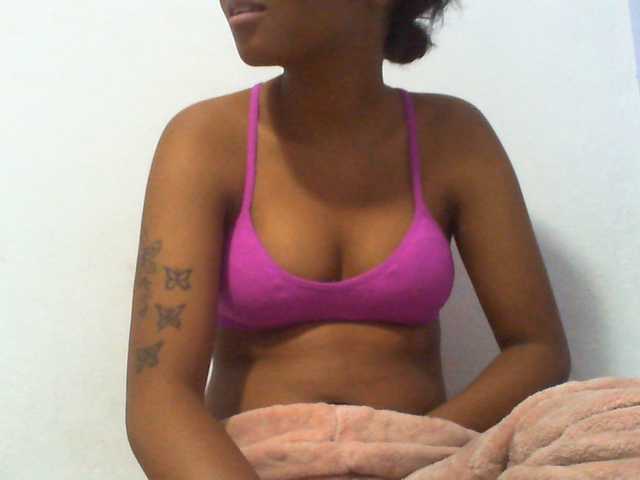 Njara12 live cam on BongaCams