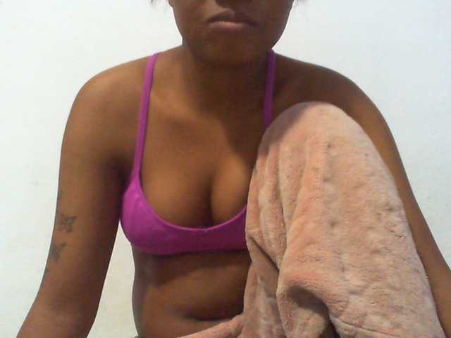 Njara12 live cam on BongaCams