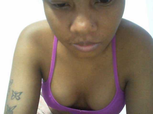 Njara12 live cam on BongaCams