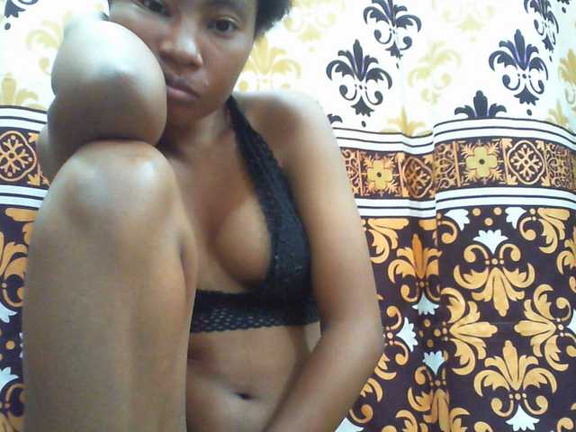 Njara12 live cam on BongaCams