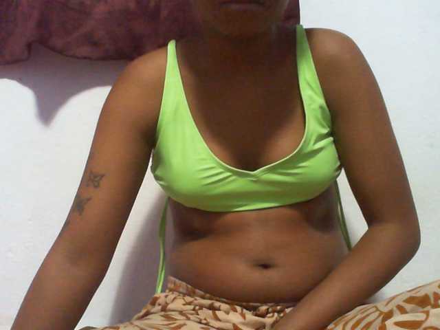 Njara12 live cam on BongaCams