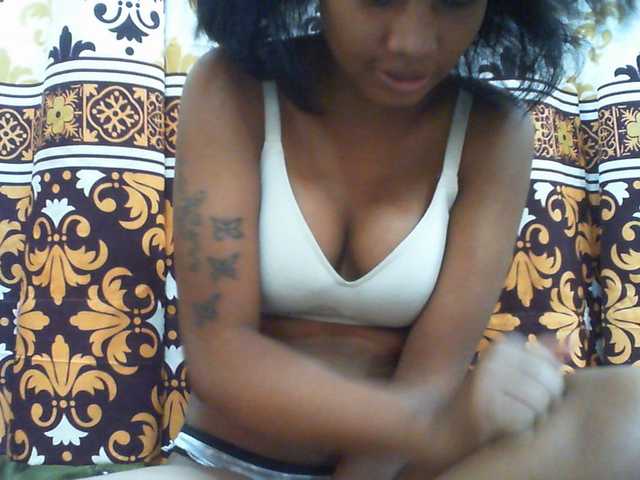 Njara12 live cam on BongaCams