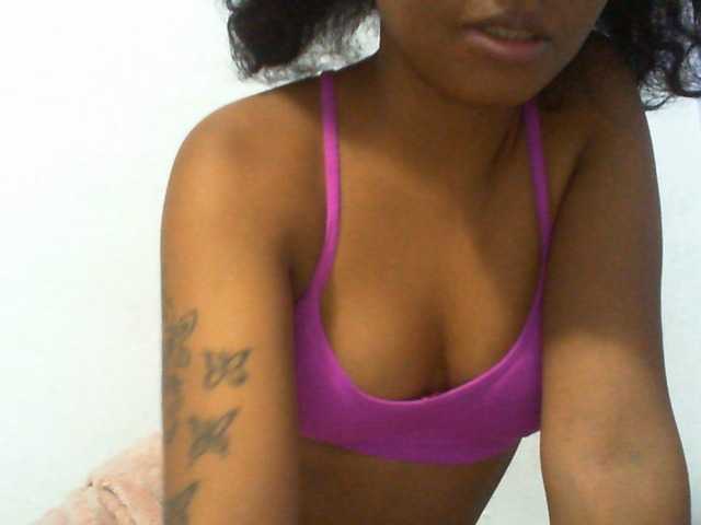 Njara12 live cam on BongaCams