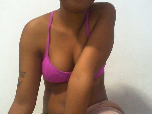 Njara12 live cam on BongaCams
