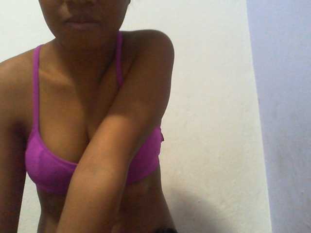 Njara12 live cam on BongaCams