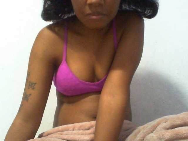 Njara12 live cam on BongaCams