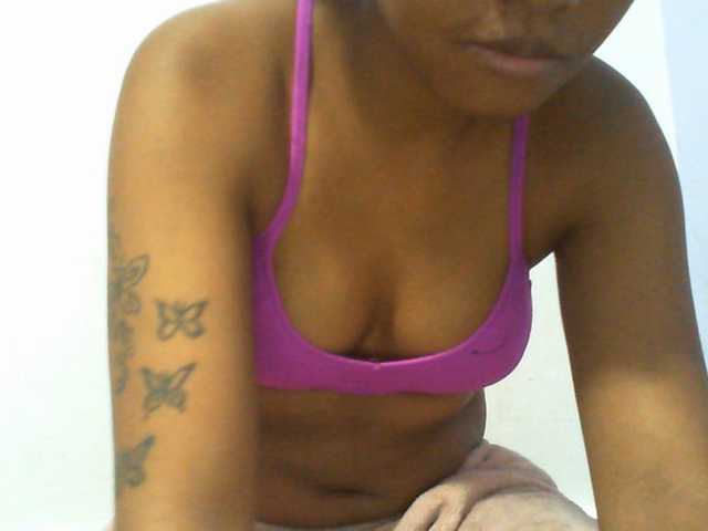 Njara12 live cam on BongaCams