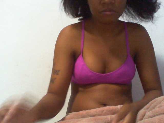 Njara12 live cam on BongaCams