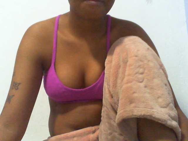 Njara12 live cam on BongaCams