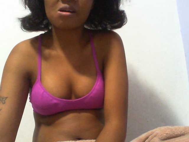 Njara12 live cam on BongaCams