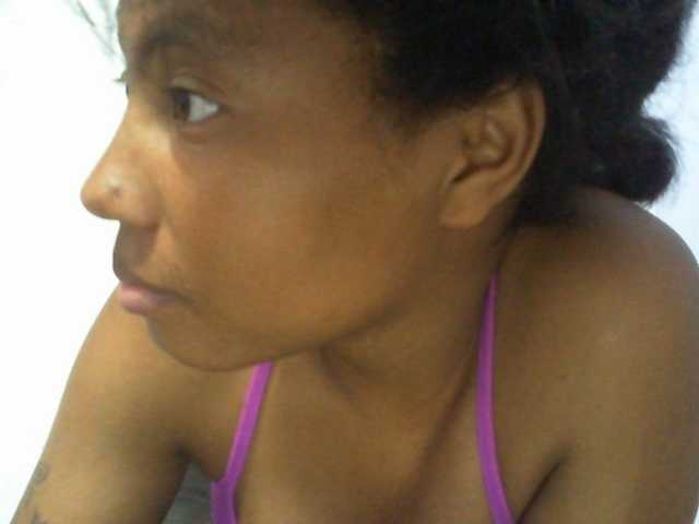 Njara12 live cam on BongaCams