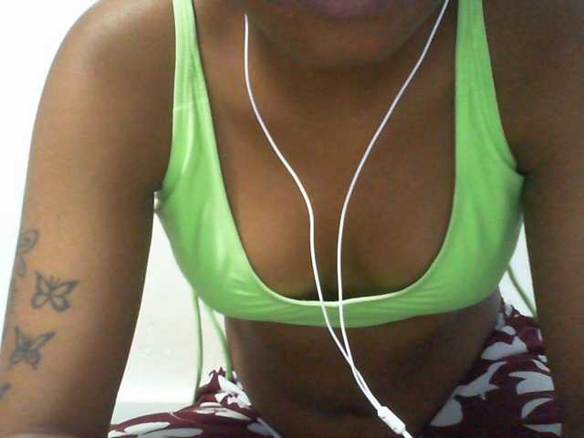 Njara12 live cam on BongaCams
