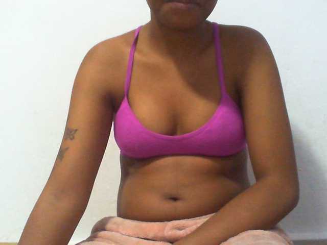 Njara12 live cam on BongaCams