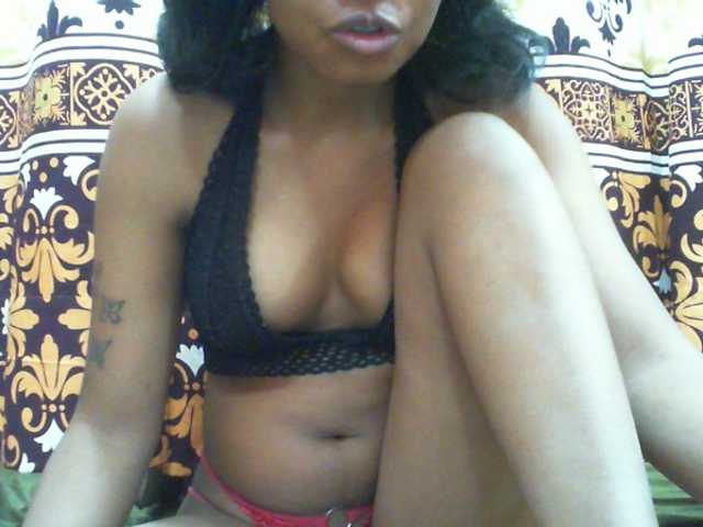Njara12 live cam on BongaCams
