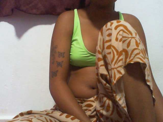 Njara12 live cam on BongaCams