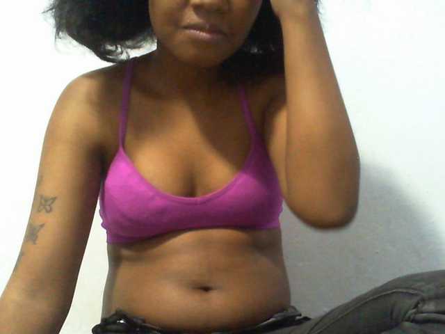 Njara12 live cam on BongaCams