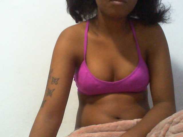 Njara12 live cam on BongaCams