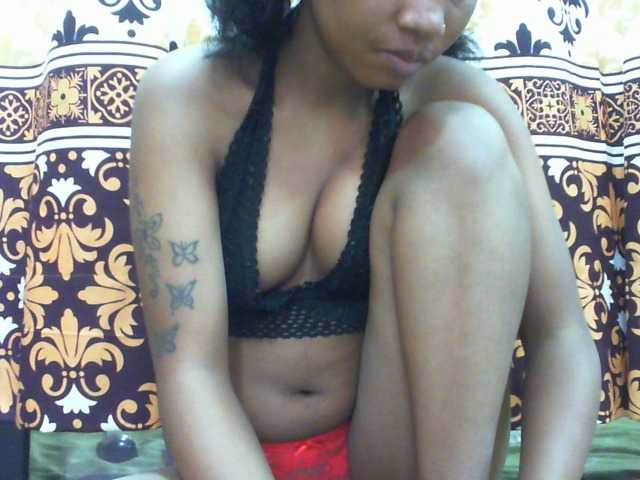 Njara12 live cam on BongaCams
