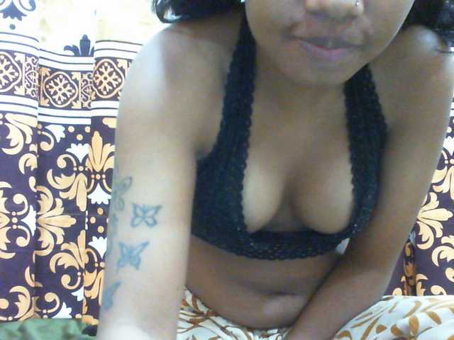 Njara12 live cam on BongaCams